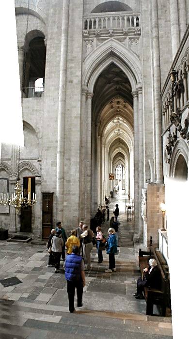 View down the S aisle of Winchester Cathedral